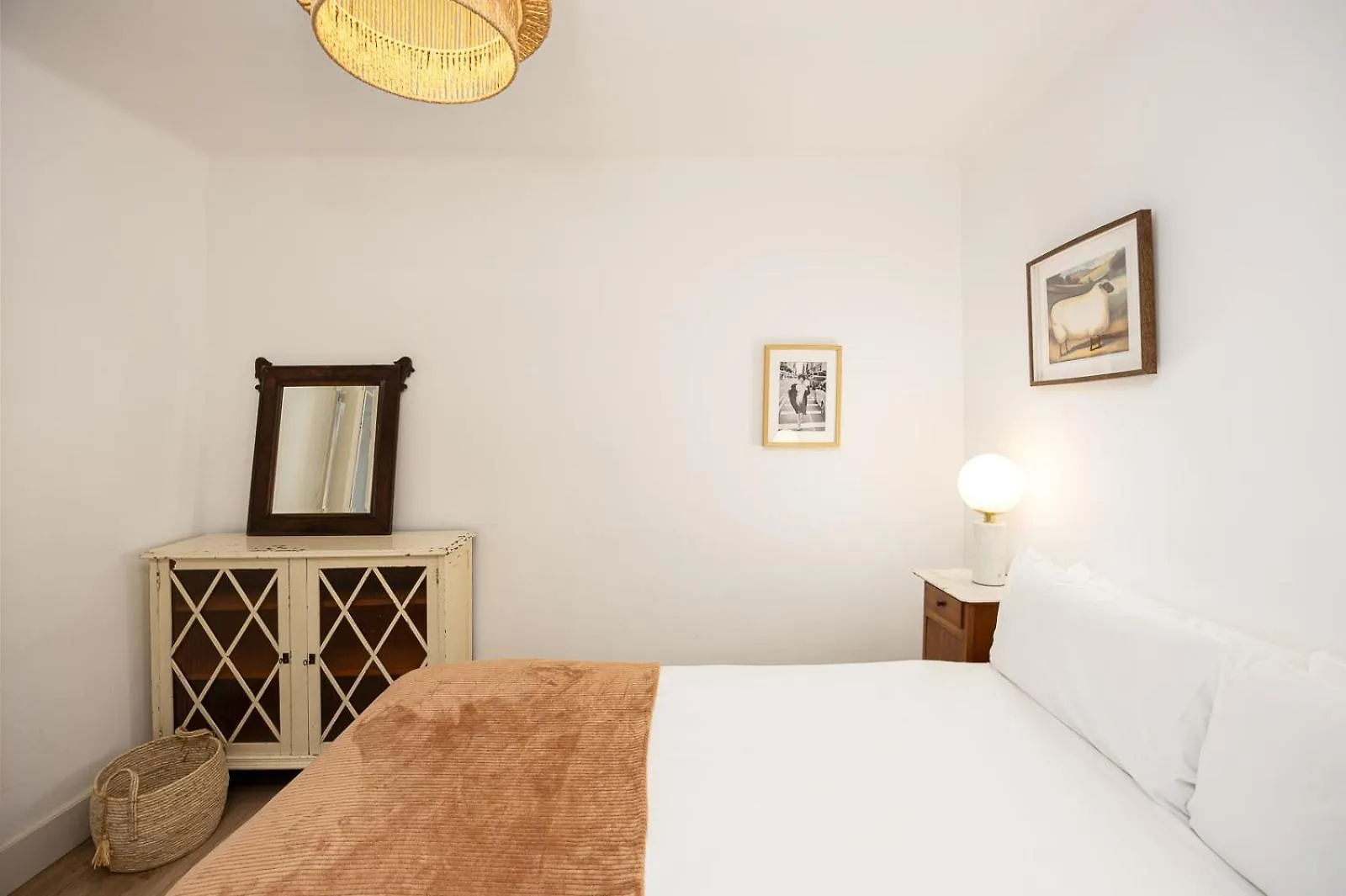 Vintage 3 Bdr Apartment Esplugues de Llobregat